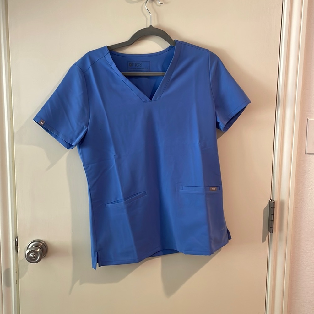 Ceil blue figs scrub top - two front pockets